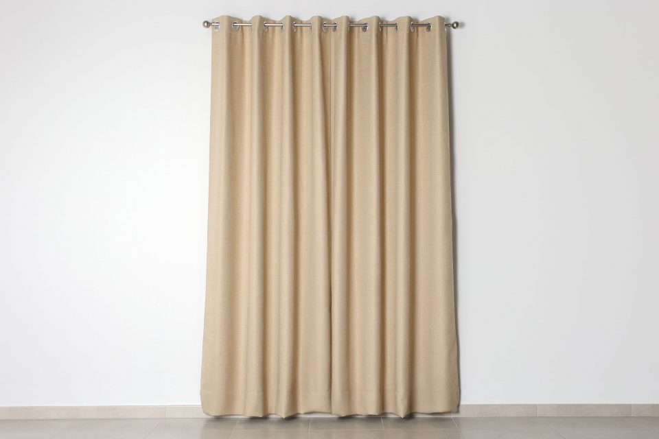 CORTINA CON OLLAOS CÓNDOR BEIGE