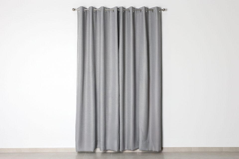 CORTINA CON OLLAOS CÓNDOR GRIS