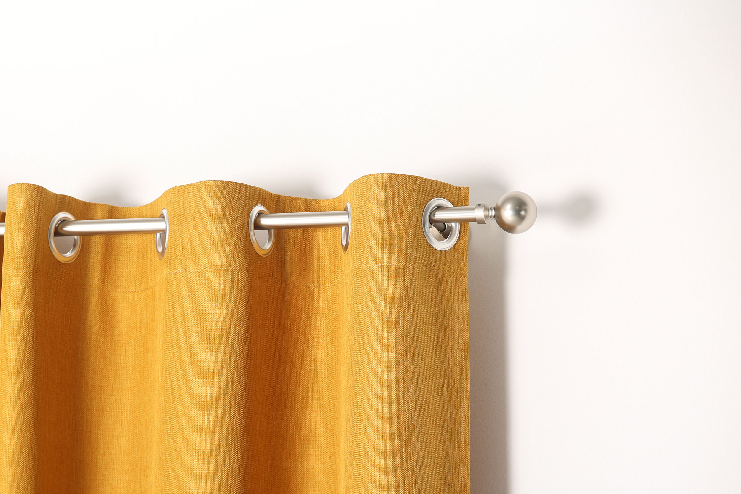 detalle-cortina-mostaza